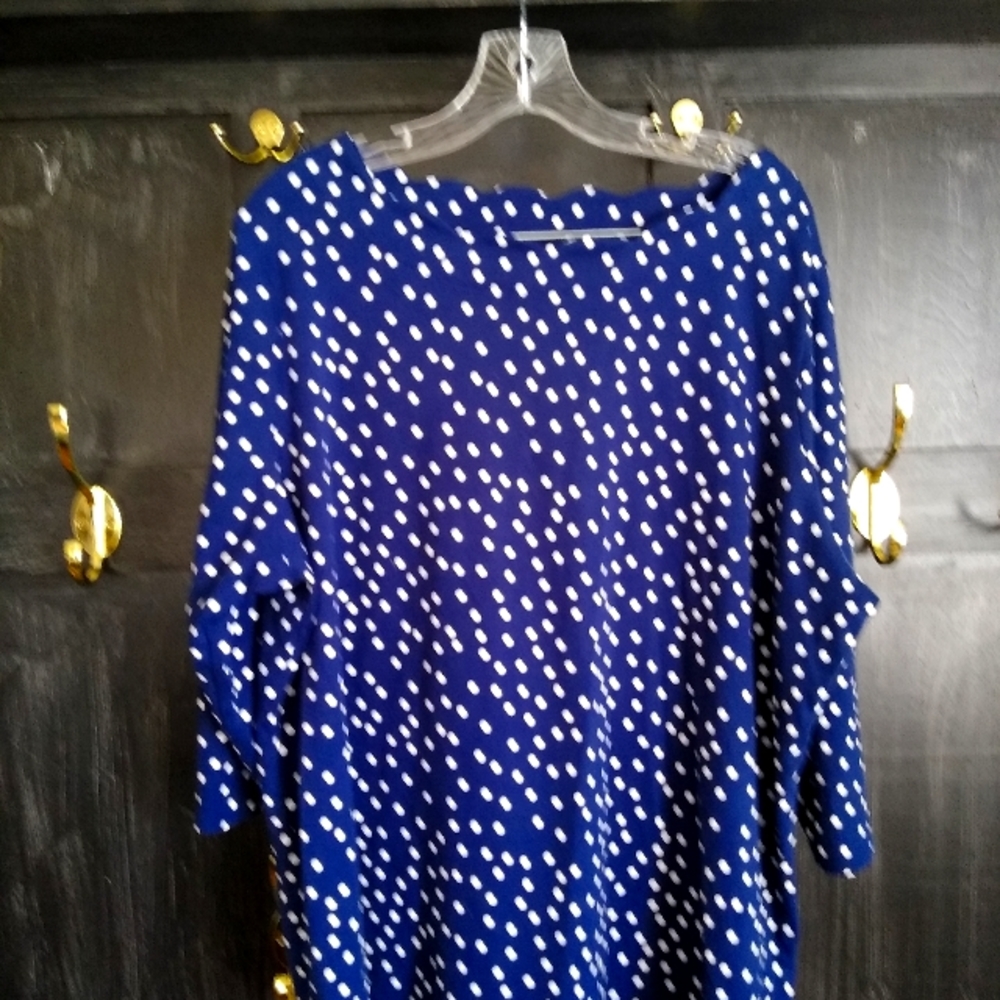 Croft and barrow woman's 2X navy polka dotted top
